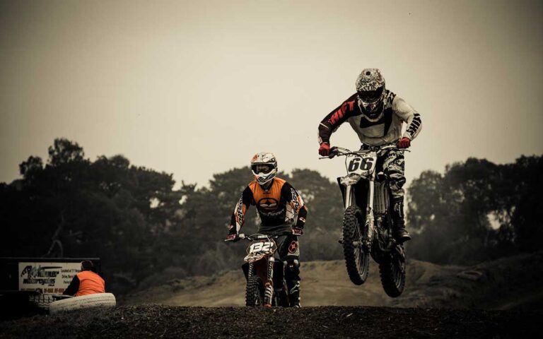 Michael Clark wins the hero challenge world hard Dirt Race